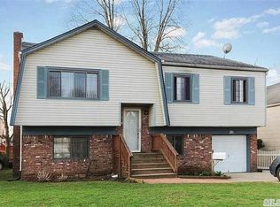 428 Madison St, Westbury, NY 11590
