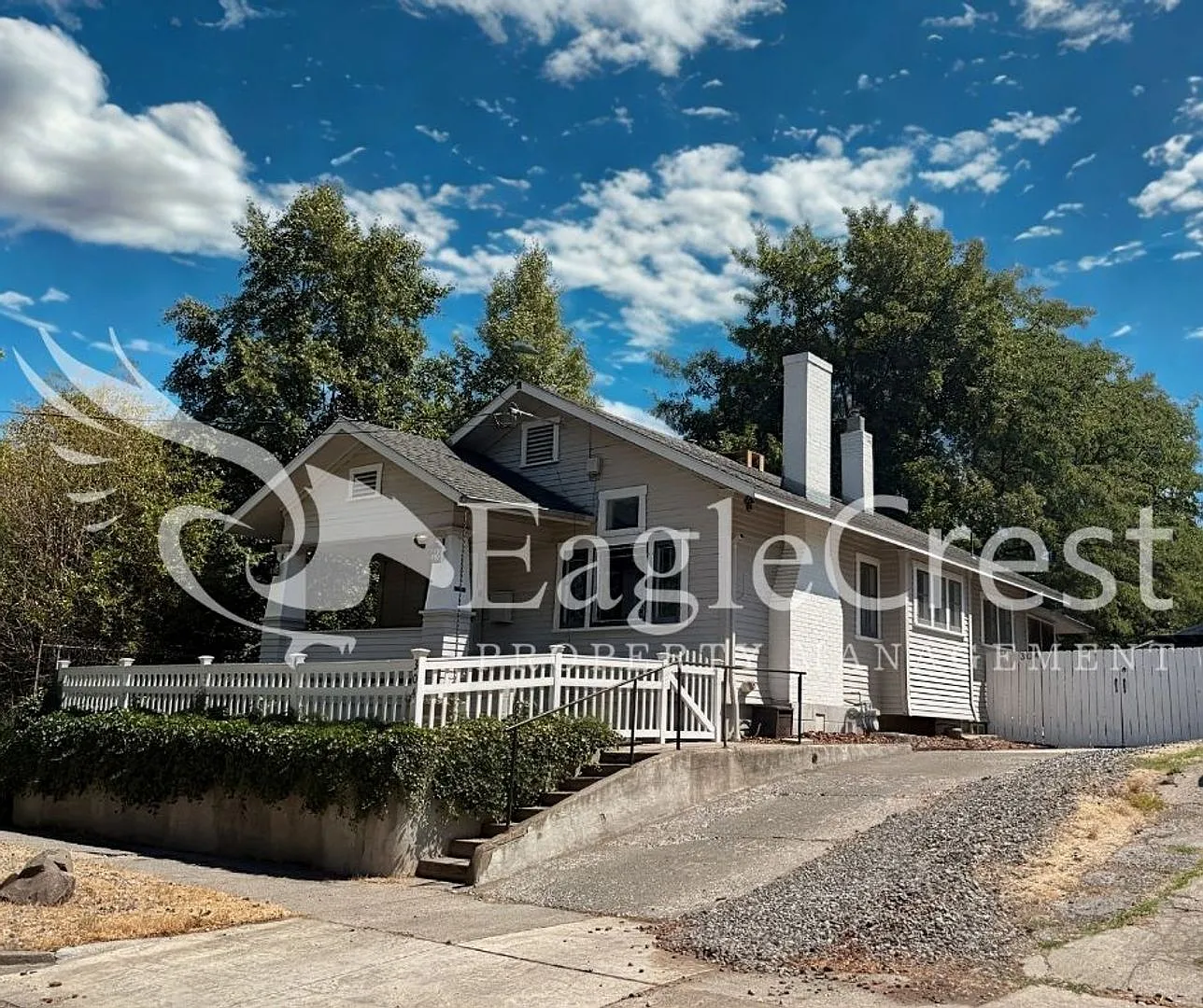 Rent Reduced! Beautifully Renovated Historic 3 Bedroom Home $200.00 Off 2nd Months Rent — Photo 2