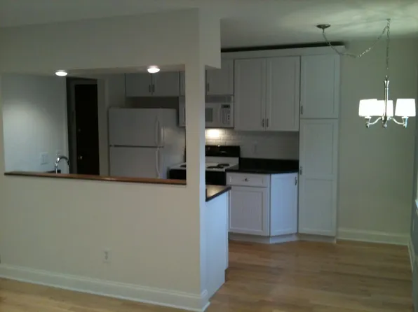 36 Turn Of River Rd APT B1, Stamford, CT 06905