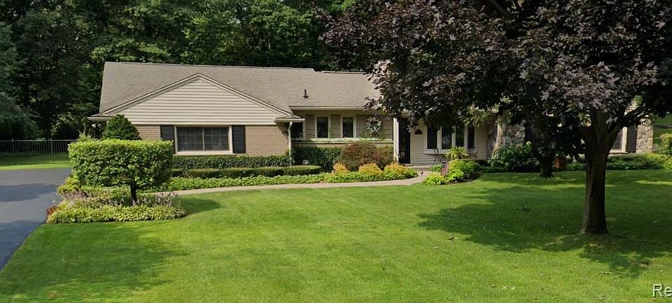 1st image of 6880 Oakhills Dr