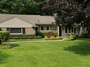 6880 Oakhills Dr, Bloomfield Hills, MI 48301