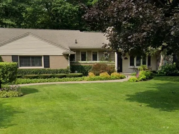 6880 Oakhills Dr, Bloomfield Hills, MI 48301