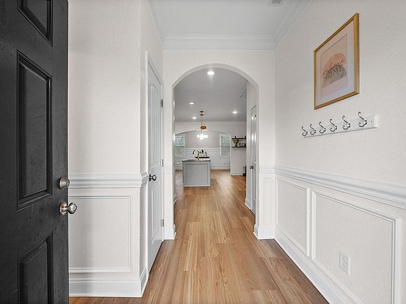 4th image of 1004 Black Oak Cir