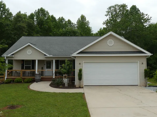311 Timber Ridge Dr, Clarkesville, GA 30523
