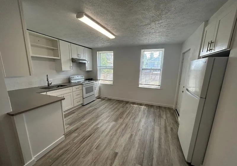 7 bed, 2.0 bath, 1700 sqft, $3,500 — Photo 4