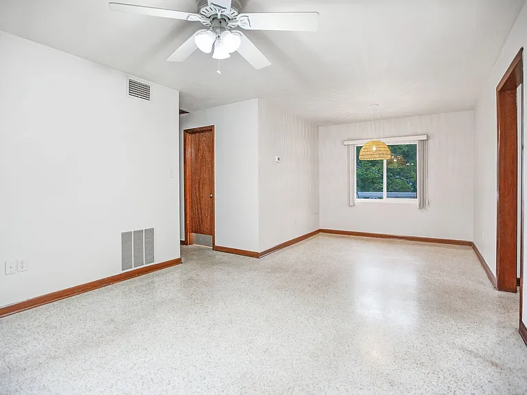 1820 NW 10th St — Photo 43