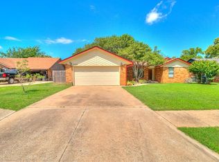 222 Crest Ct, Norman, OK 73071