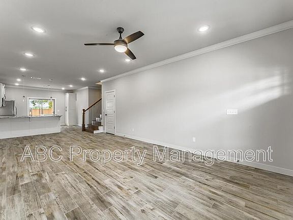 3rd image of 3305 Hillstone Ave