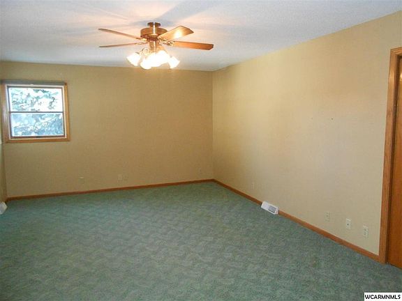 2nd image of 923 Willow St