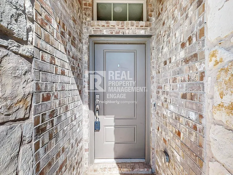 2321 Astapor Dr — Photo 8