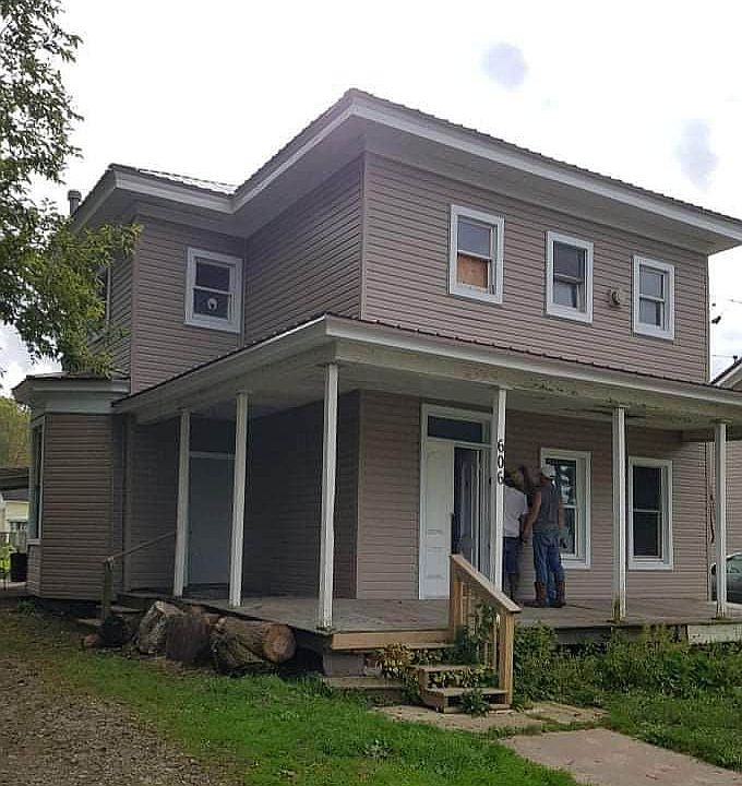 1st image of 606 E Main St