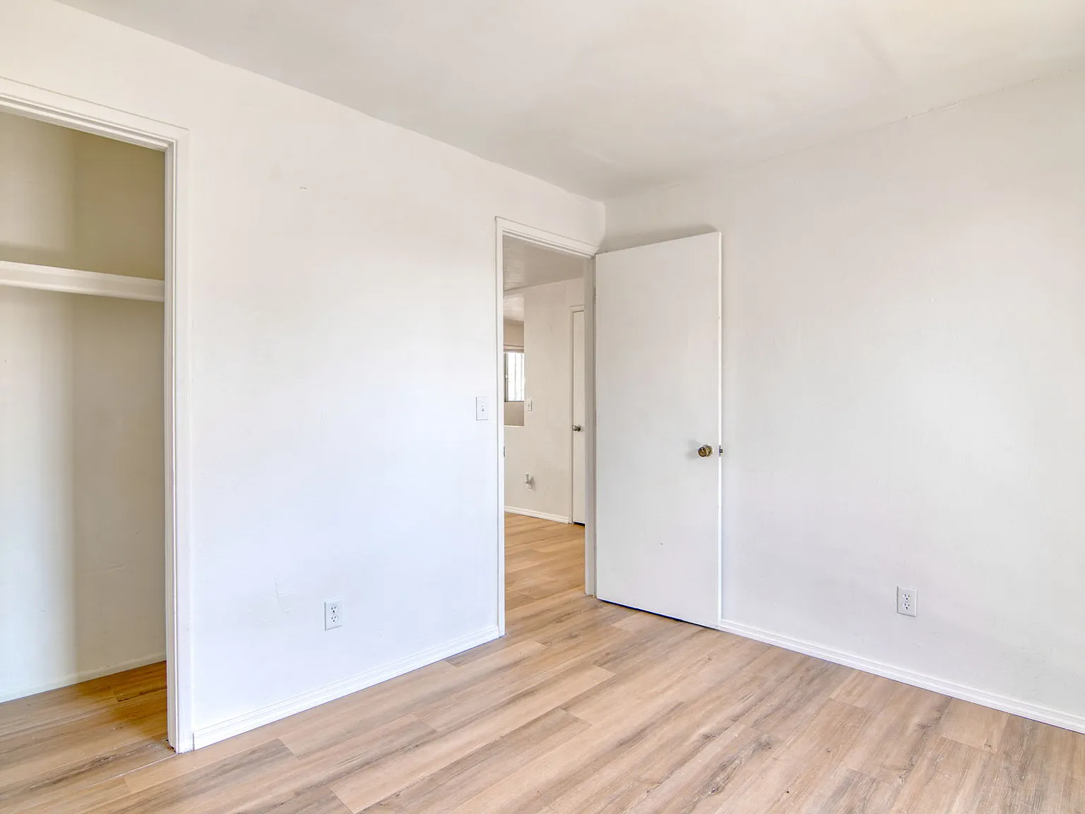 2 bed, 650 sqft, $950 — Photo 2