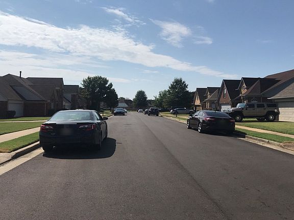 4th image of 4832 Bloomfield Dr
