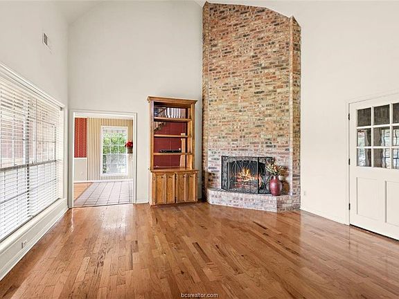 3rd image of 3012 Brothers Blvd