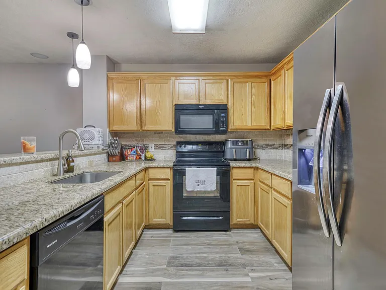 1008 Gardenia St — Photo 9