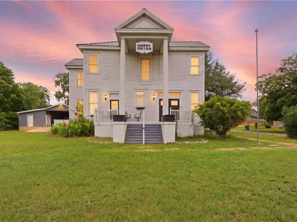 408 S Railroad Ave, Calvert, TX 77837