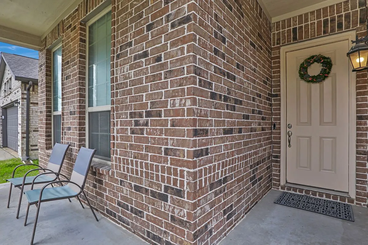 4 bed, 3.0 bath, 2363 sqft, $2,950 — Photo 3