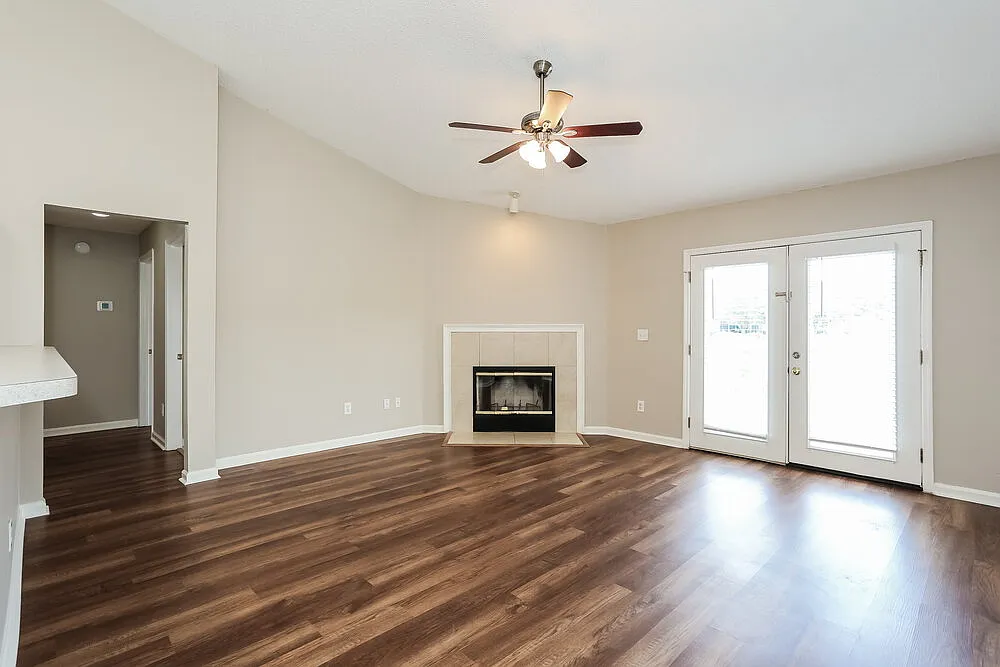 3 bed, 2.0 bath, 1865 sqft, $2,300 — Photo 4