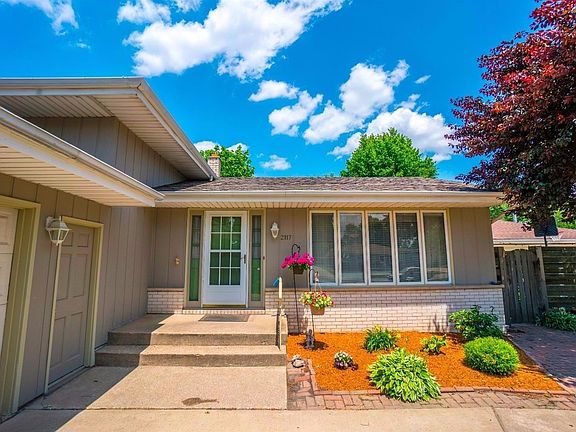 VIEW OF FRONT PORCH & LANDSCAPING!