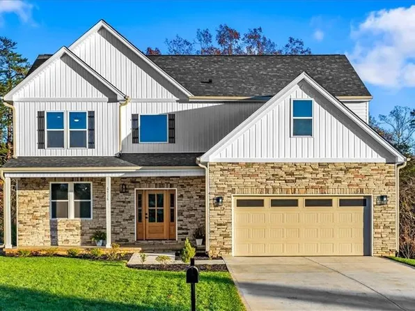 6716 Planters Dr, High Point, NC 27265