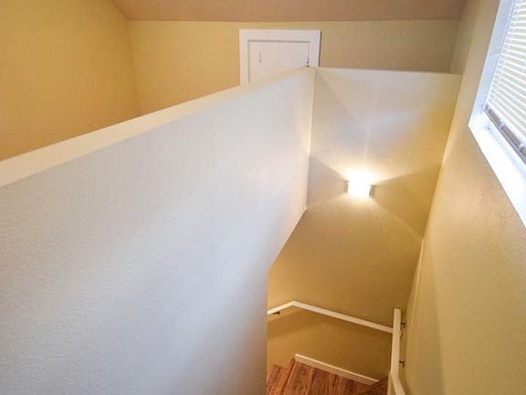 4th image of 408 SE 99th Ave