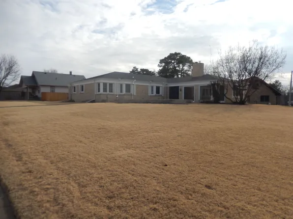 310 W 22nd St, Hays, KS 67601