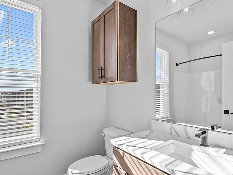 HH Bath View Apartments — Photo 12