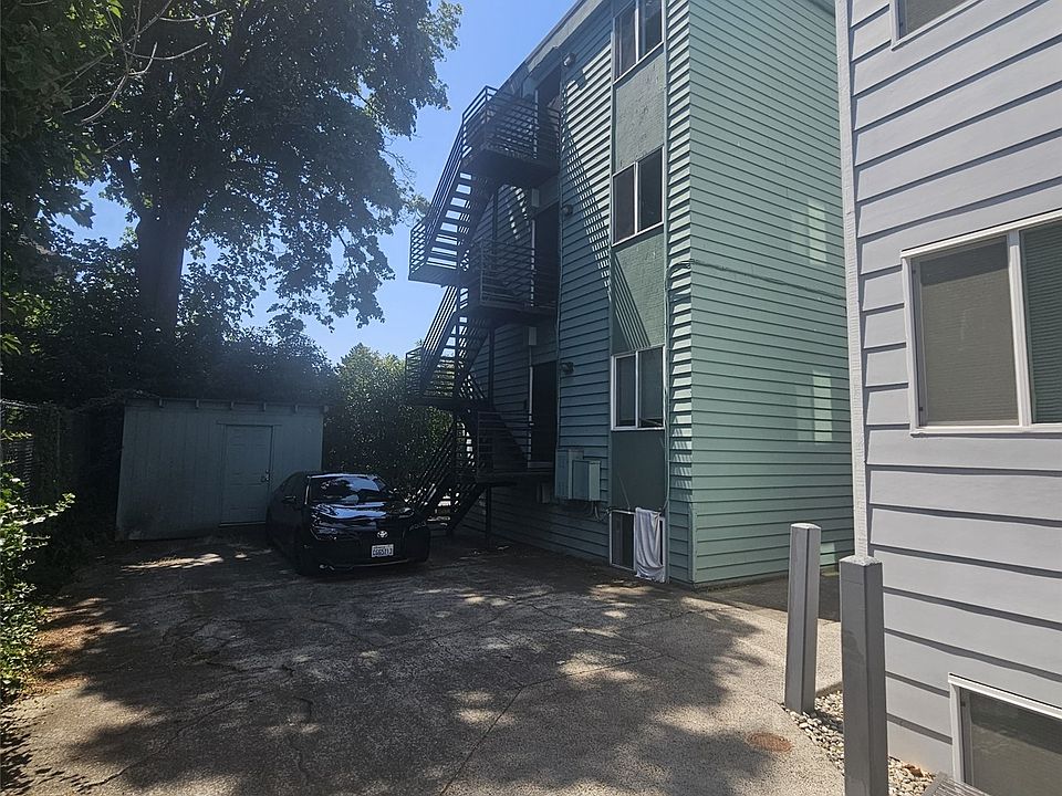 2nd image of 4528 20th Avenue NE