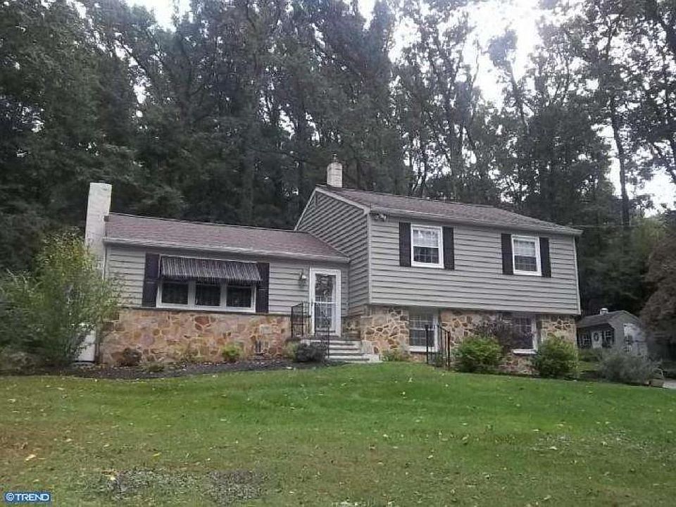 1st image of 329 Horseshoe Ln