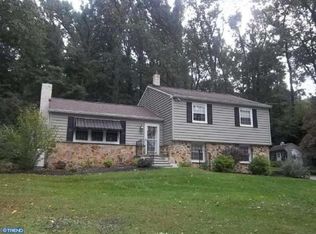 329 Horseshoe Ln, Downingtown, PA 19335