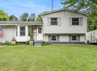 2315 Indian Rd, Lapeer, MI 48446