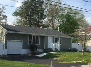 29 Wittman Ln, Brentwood, NY 11717