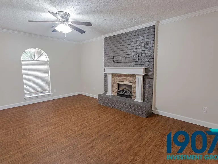 1201 Kings Ct — Photo 6