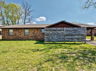 1017 Carla Ave, Stilwell, OK 74960