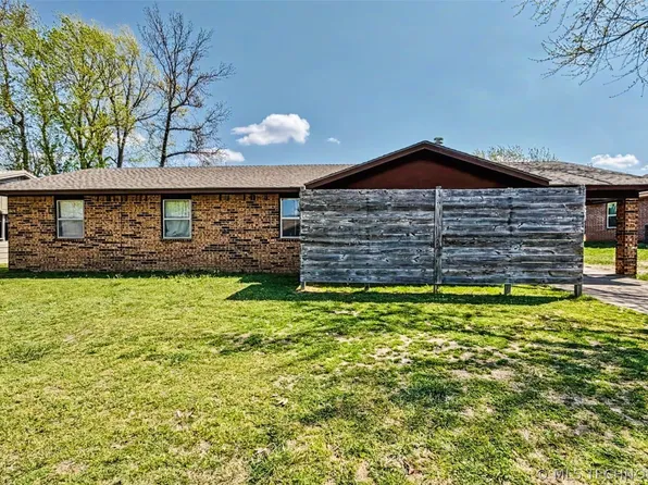1017 Carla Ave, Stilwell, OK 74960