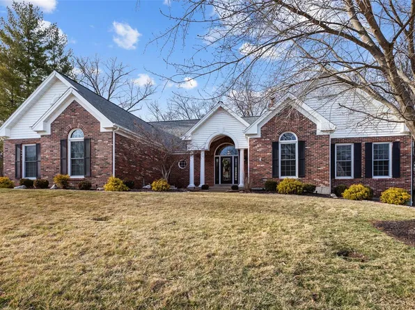1556 Highland Valley Cir, Chesterfield, MO 63005