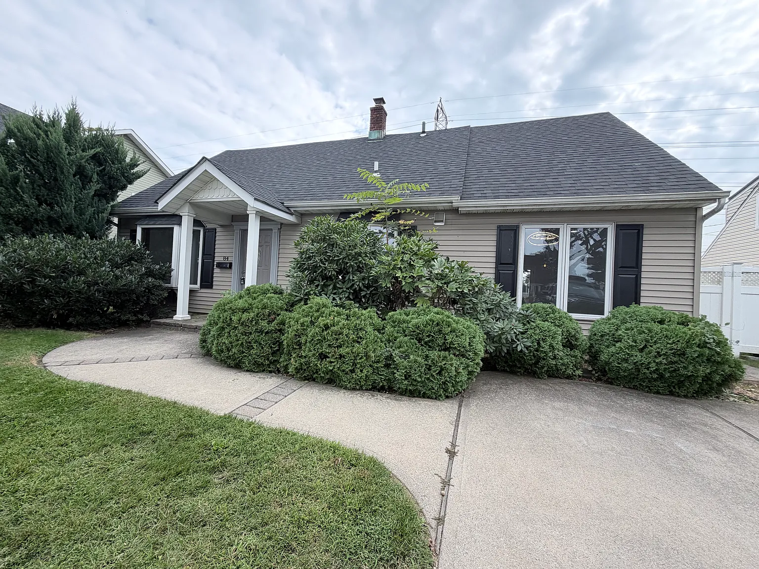 4 bed, 1662 sqft, $4,700 — Photo 1