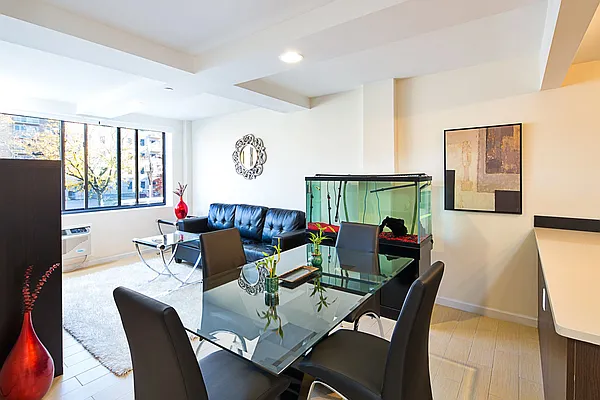 Rented by 18 REALTY | media 9