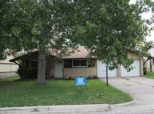 864 Lovers Ln, Grapevine, TX 76051