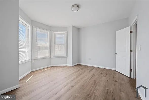 5749 Catharine St — Photo 15
