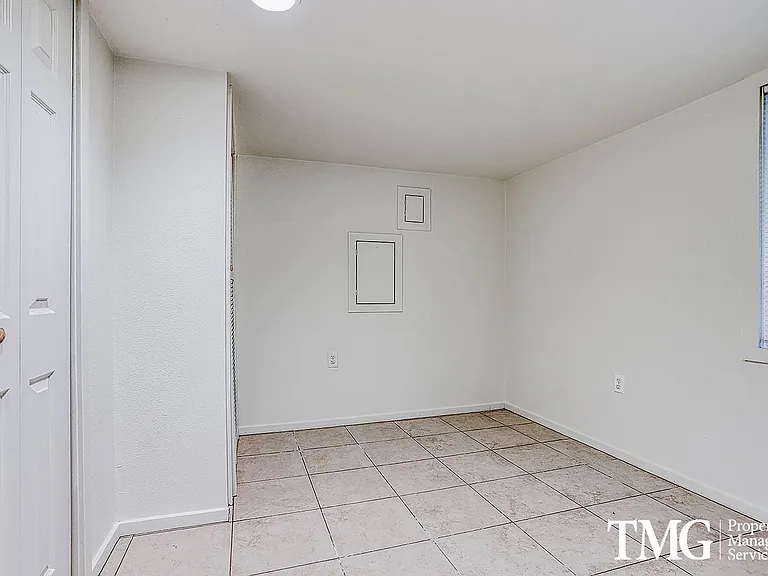 8164 SE 52nd Ave — Photo 15