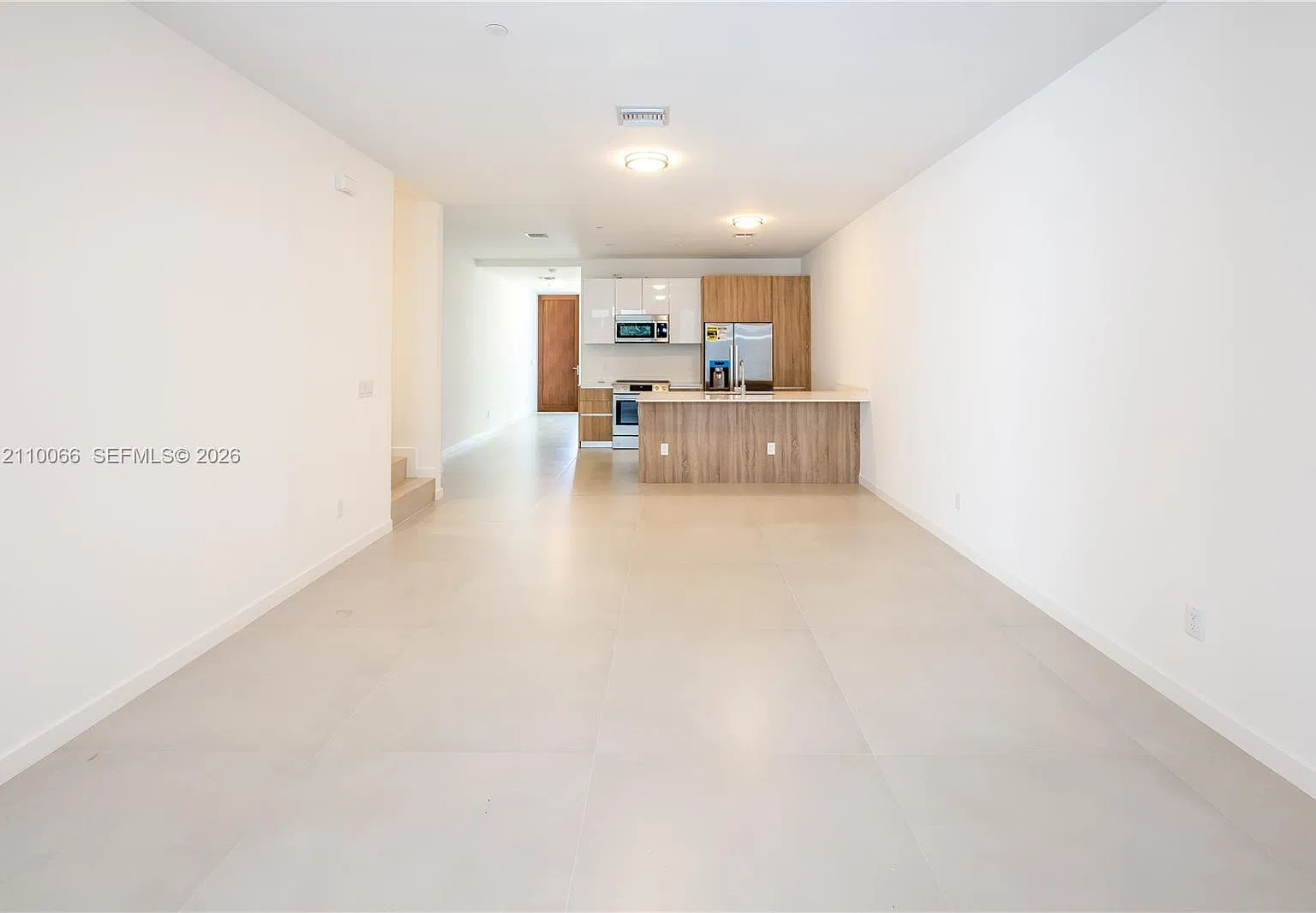 529 SW 11th St — Photo 2