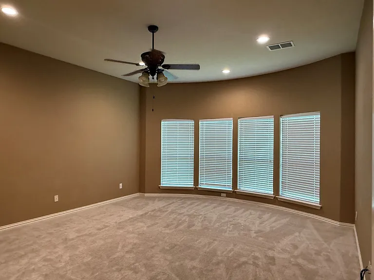 2207 Canterbury Dr — Photo 20