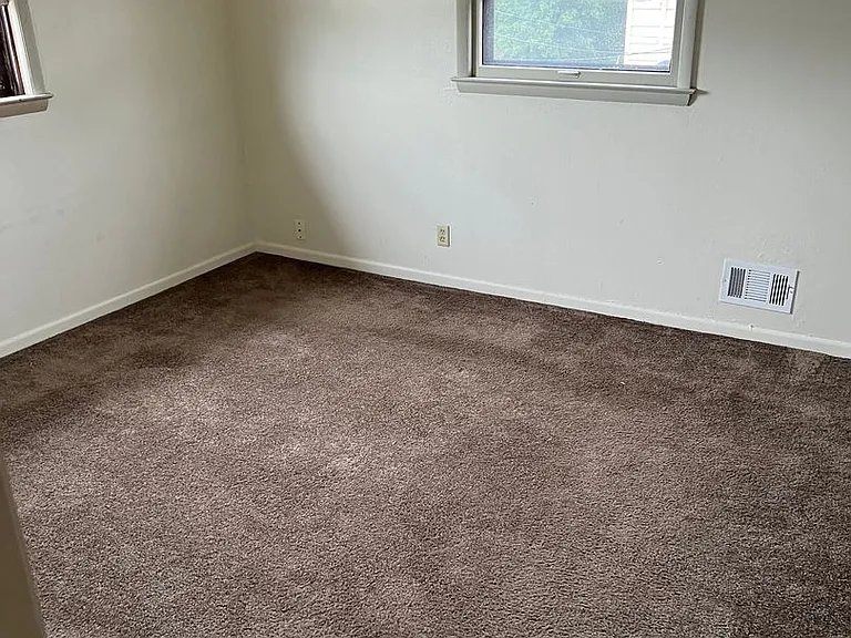 Pine Point Apartments — Photo 13