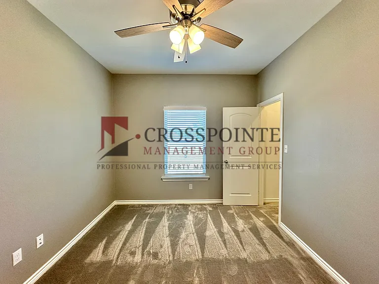 3 Bedroom 2.5 Bathroom Townhomes At Villa Rosa! Now Offering 1/2 Off First Full Months Rent! — Photo 14
