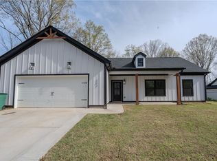 203 Mr Jim Ln, Clinton, SC 29325