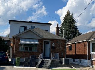 26 Barker Ave #2, Toronto, ON M4C2N3