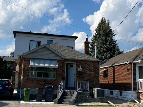 26 Barker Ave #2, Toronto, ON M4C 2N3