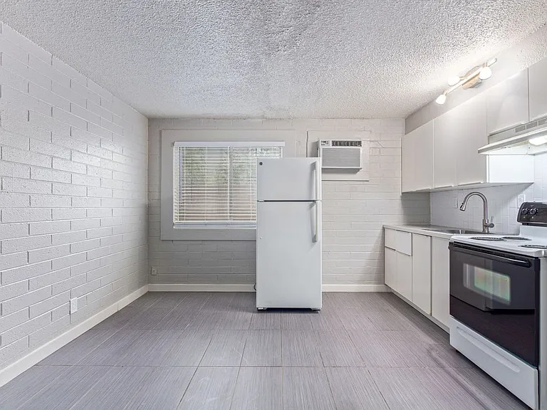 901 E. Pierce St. — Photo 10