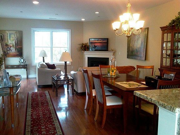 3rd image of 1701 Dogwood Cir